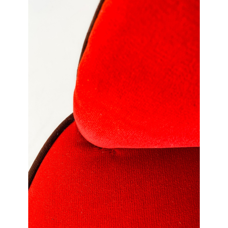 red_chairs9