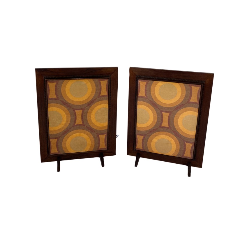 A set of sound speakers1