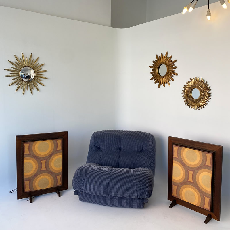 A set of sound speakers3